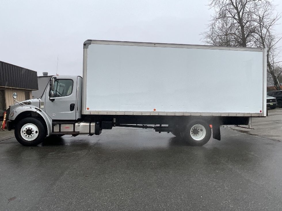 Medium Duty Box Truck-Light and Medium Duty Trucks-Freightliner-2020-M2-Delta-BC-81,802\n\t\tkm-$ 73,250 - Image 4