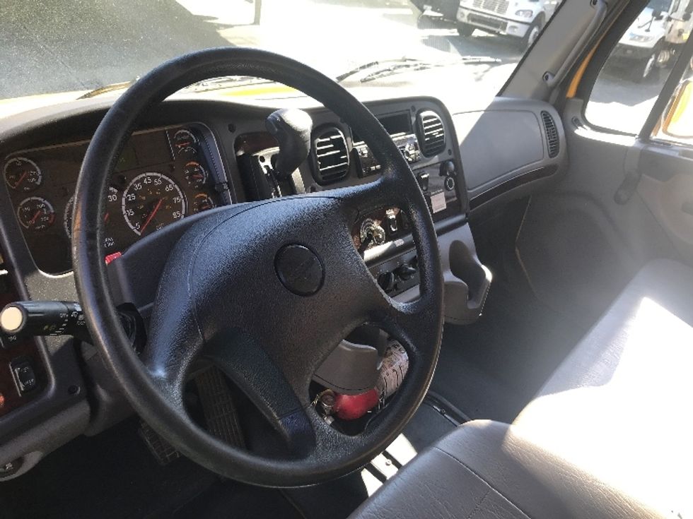 Medium Duty Box Truck-Light and Medium Duty Trucks-Freightliner-2020-M2-Duluth-GA-127,227\n\t\tmiles-$ 59,750 - Image 17