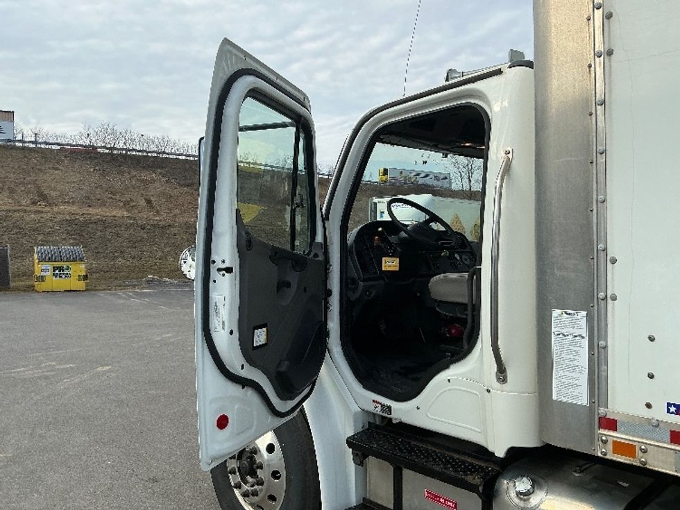 Medium Duty Box Truck-Light and Medium Duty Trucks-Freightliner-2020-M2-Duncansville-PA-223,540\n\t\tmiles-$ 43,000 - Image 16