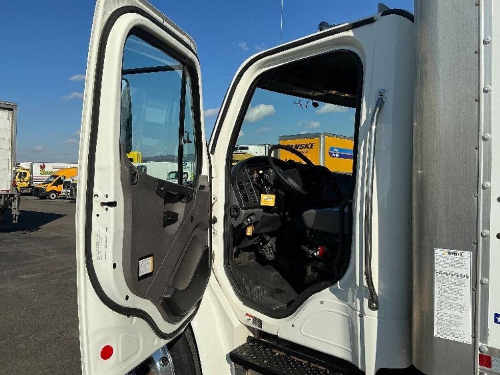 Medium Duty Box Truck-Light and Medium Duty Trucks-Freightliner-2020-M2-Duncansville-PA-238,450\n\t\tmiles-$ 41,000 - Image 15