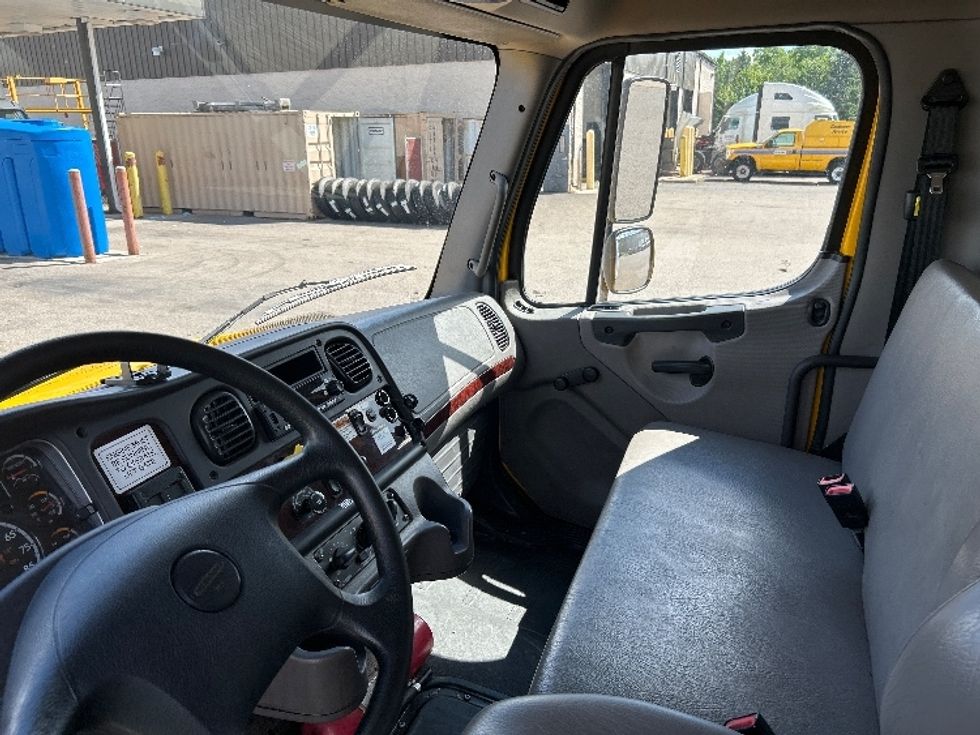 Medium Duty Box Truck-Light and Medium Duty Trucks-Freightliner-2020-M2-Eagan-MN-179,301\n\t\tmiles-$ 37,750 - Image 19