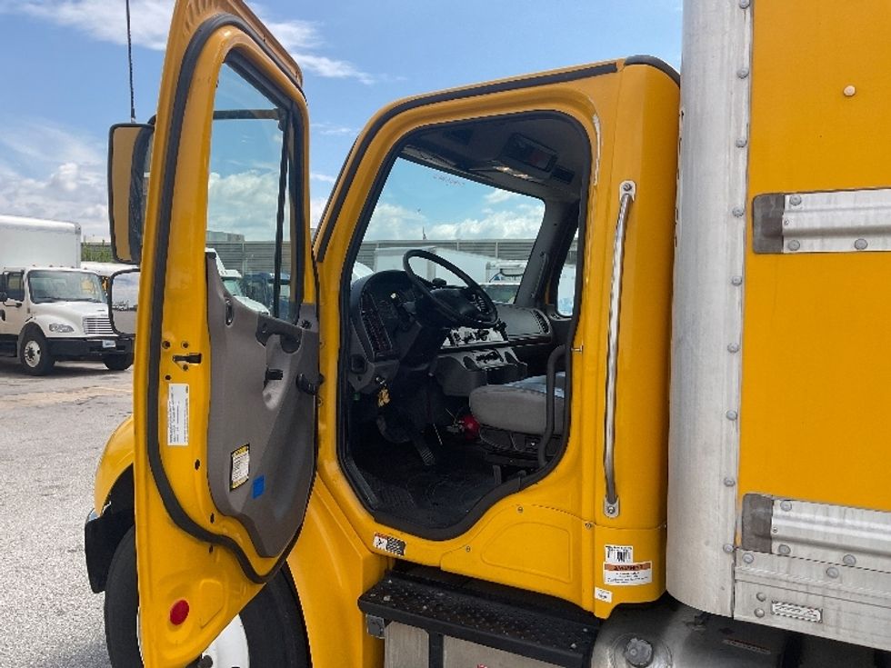 Medium Duty Box Truck-Light and Medium Duty Trucks-Freightliner-2020-M2-Earth City-MO-151,423\n\t\tmiles-$ 53,750 - Image 16