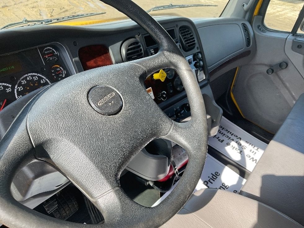 Medium Duty Box Truck-Light and Medium Duty Trucks-Freightliner-2020-M2-East Chicago-IN-144,658\n\t\tmiles-$ 46,750 - Image 17