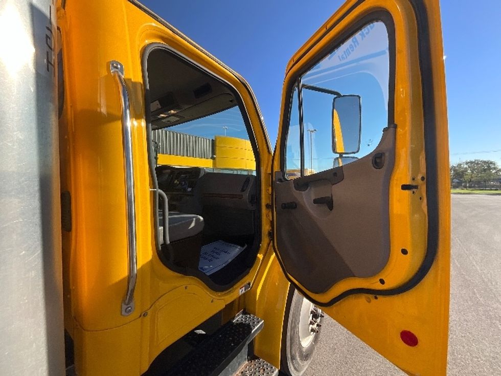 Medium Duty Box Truck-Light and Medium Duty Trucks-Freightliner-2020-M2-East Chicago-IN-158,083\n\t\tmiles-$ 50,500 - Image 19