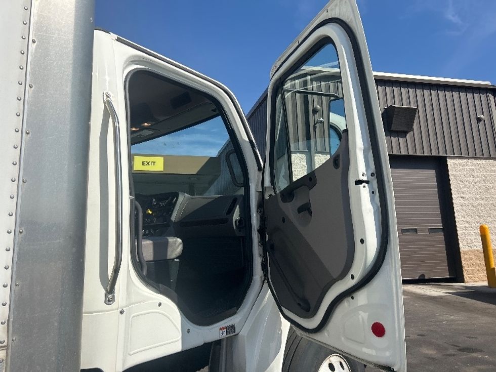Medium Duty Box Truck-Light and Medium Duty Trucks-Freightliner-2020-M2-East Chicago-IN-176,286\n\t\tmiles-$ 56,500 - Image 20