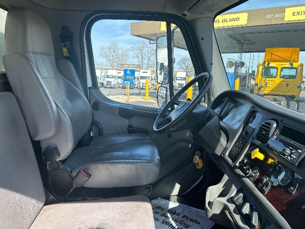 Medium Duty Box Truck-Light and Medium Duty Trucks-Freightliner-2020-M2-East Chicago-IN-176,286\n\t\tmiles-$ 56,500 - Image 22