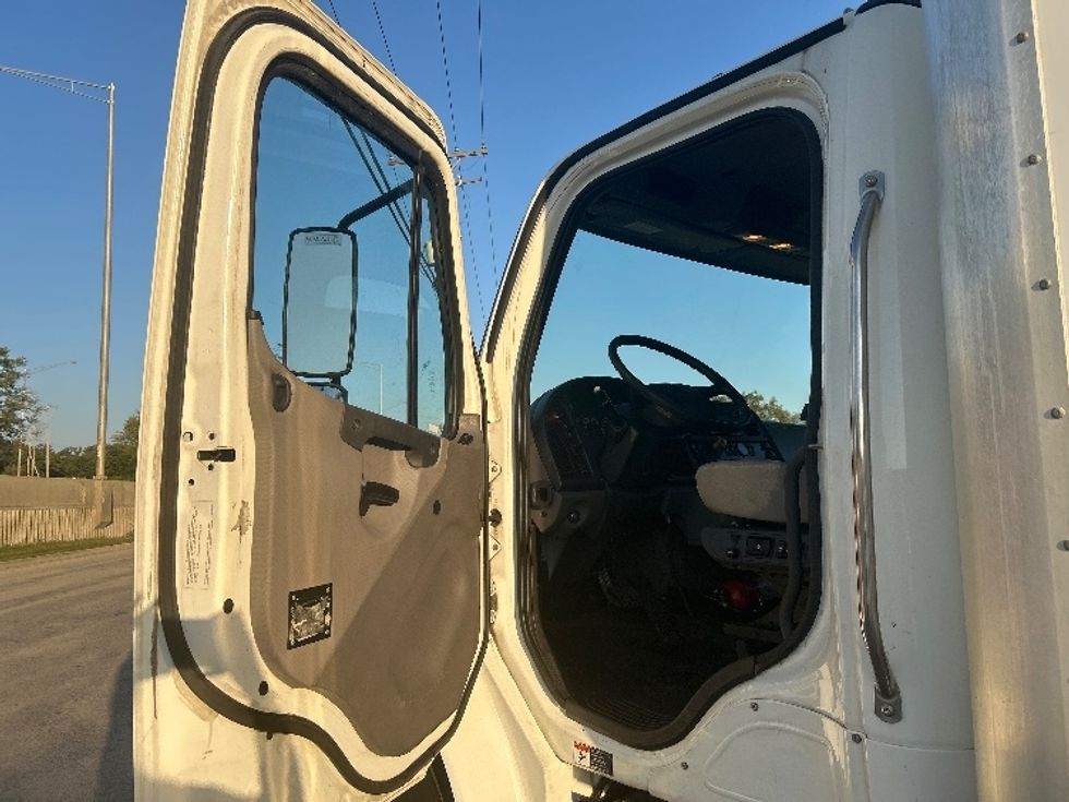 Medium Duty Box Truck-Light and Medium Duty Trucks-Freightliner-2020-M2-East Chicago-IN-289,625\n\t\tmiles-$ 26,750 - Image 15