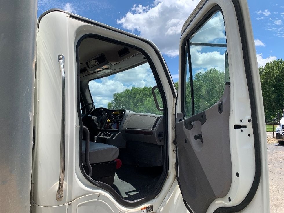 Medium Duty Box Truck-Light and Medium Duty Trucks-Freightliner-2020-M2-East Liberty-OH-84,166\n\t\tmiles-$ 68,750 - Image 20