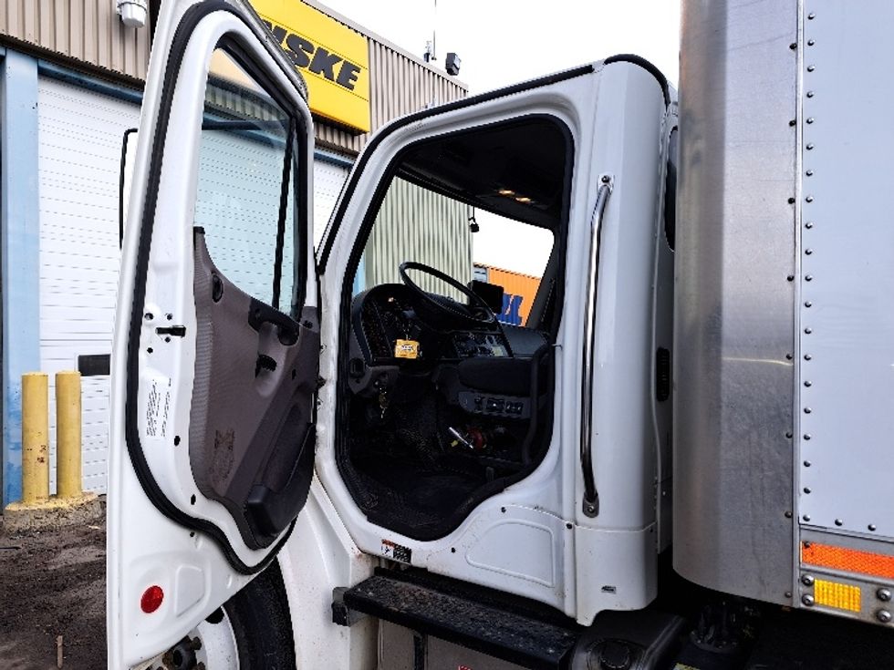 Medium Duty Box Truck-Light and Medium Duty Trucks-Freightliner-2020-M2-Edmonton-AB-125,845\n\t\tkm-$ 84,000 - Image 16