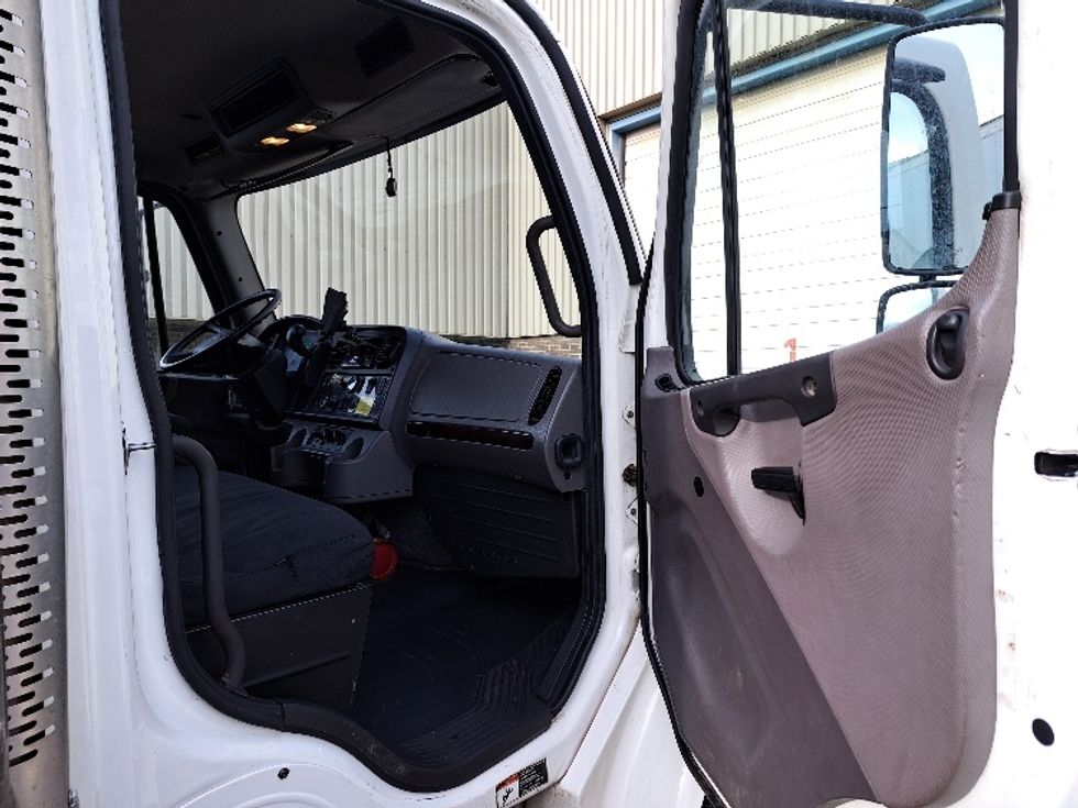 Medium Duty Box Truck-Light and Medium Duty Trucks-Freightliner-2020-M2-Edmonton-AB-125,845\n\t\tkm-$ 84,000 - Image 20