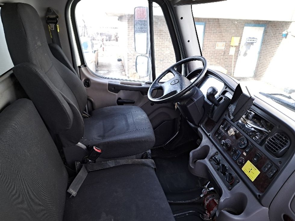 Medium Duty Box Truck-Light and Medium Duty Trucks-Freightliner-2020-M2-Edmonton-AB-125,845\n\t\tkm-$ 84,000 - Image 22