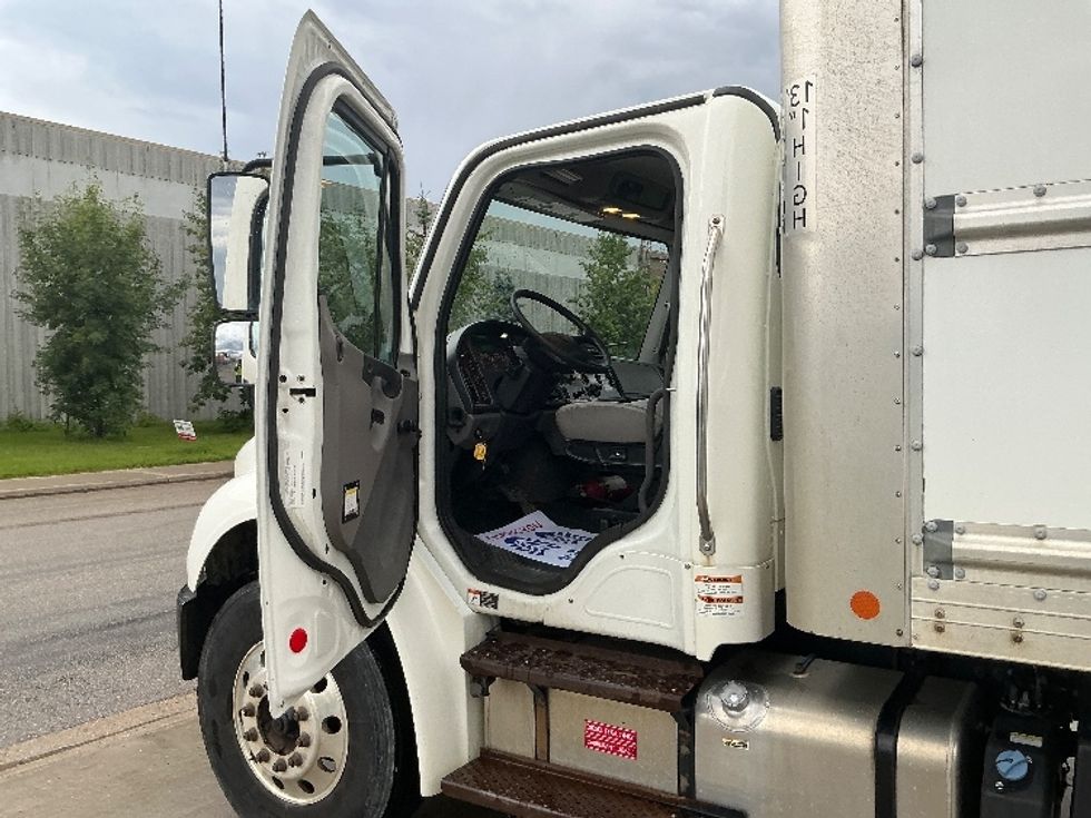Medium Duty Box Truck-Light and Medium Duty Trucks-Freightliner-2020-M2-Edmonton-AB-251,888\n\t\tkm-$ 66,250 - Image 16