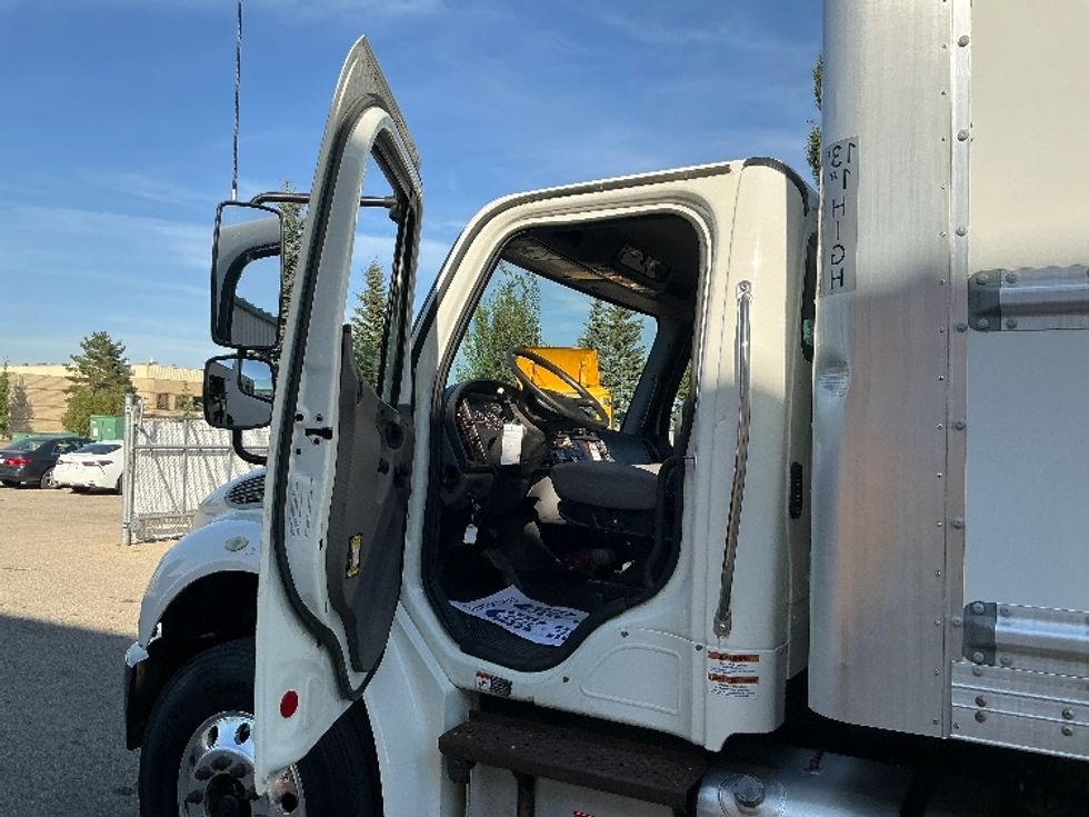 Medium Duty Box Truck-Light and Medium Duty Trucks-Freightliner-2020-M2-Edmonton-AB-273,048\n\t\tkm-$ 64,000 - Image 16