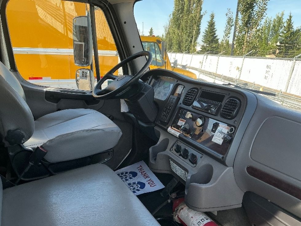 Medium Duty Box Truck-Light and Medium Duty Trucks-Freightliner-2020-M2-Edmonton-AB-273,048\n\t\tkm-$ 64,000 - Image 22