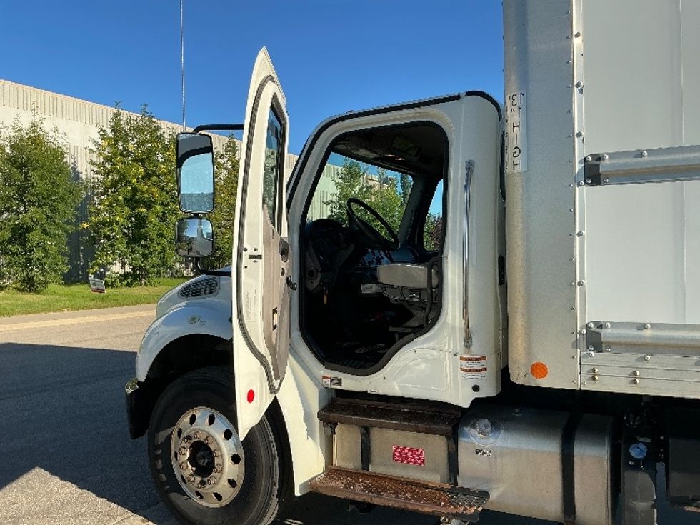 Medium Duty Box Truck-Light and Medium Duty Trucks-Freightliner-2020-M2-Edmonton-AB-286,355\n\t\tkm-$ 63,250 - Image 16