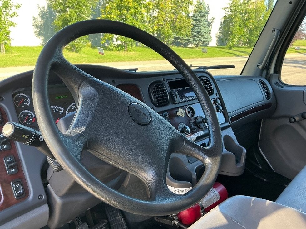 Medium Duty Box Truck-Light and Medium Duty Trucks-Freightliner-2020-M2-Edmonton-AB-286,355\n\t\tkm-$ 63,250 - Image 17