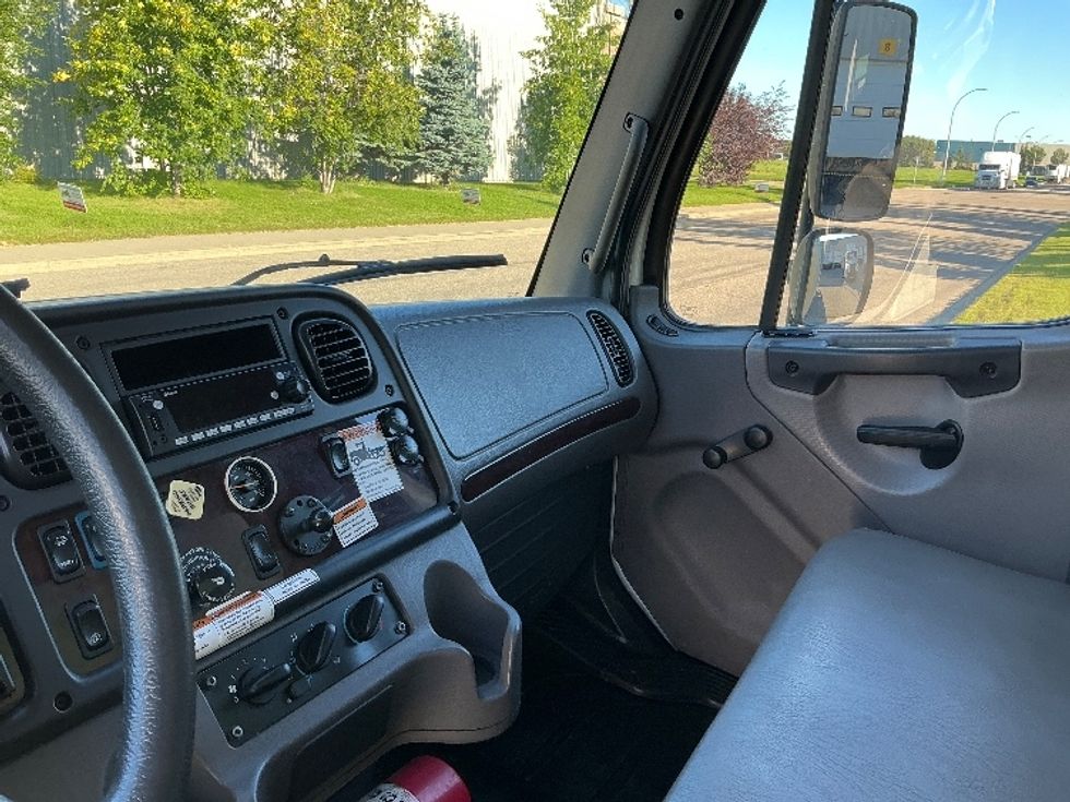 Medium Duty Box Truck-Light and Medium Duty Trucks-Freightliner-2020-M2-Edmonton-AB-286,355\n\t\tkm-$ 63,250 - Image 19