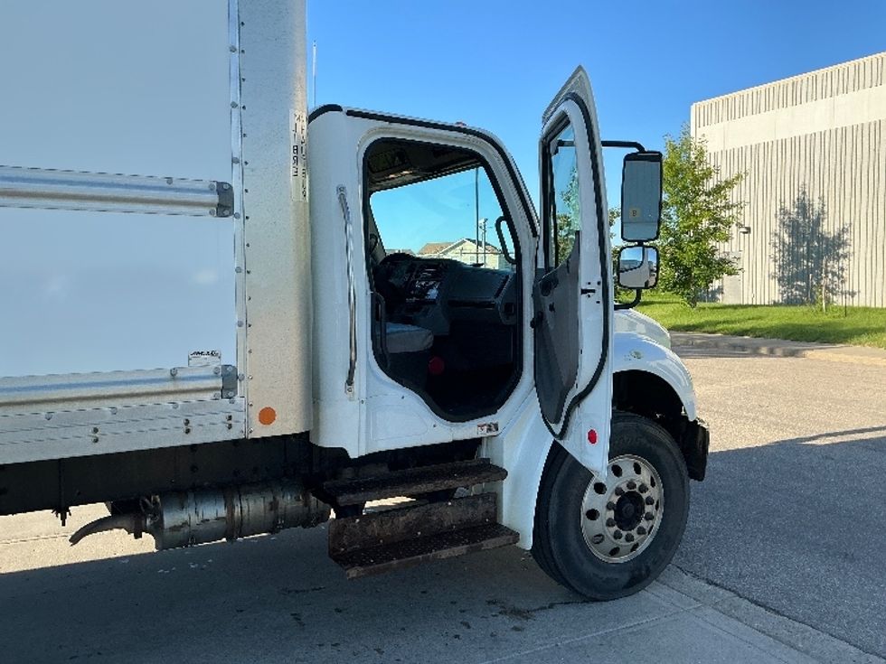 Medium Duty Box Truck-Light and Medium Duty Trucks-Freightliner-2020-M2-Edmonton-AB-286,355\n\t\tkm-$ 63,250 - Image 20