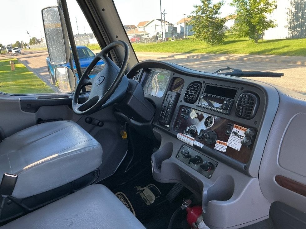Medium Duty Box Truck-Light and Medium Duty Trucks-Freightliner-2020-M2-Edmonton-AB-286,355\n\t\tkm-$ 63,250 - Image 22