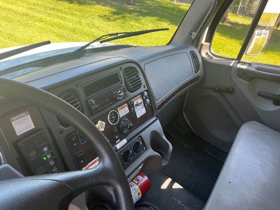 Medium Duty Box Truck-Light and Medium Duty Trucks-Freightliner-2020-M2-Edmonton-AB-306,951\n\t\tkm-$ 60,250 - Image 19