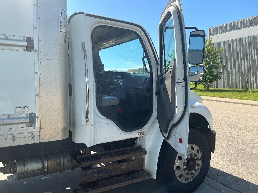 Medium Duty Box Truck-Light and Medium Duty Trucks-Freightliner-2020-M2-Edmonton-AB-306,951\n\t\tkm-$ 60,250 - Image 20