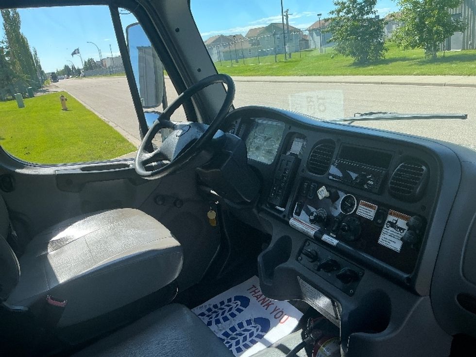 Medium Duty Box Truck-Light and Medium Duty Trucks-Freightliner-2020-M2-Edmonton-AB-306,951\n\t\tkm-$ 60,250 - Image 22