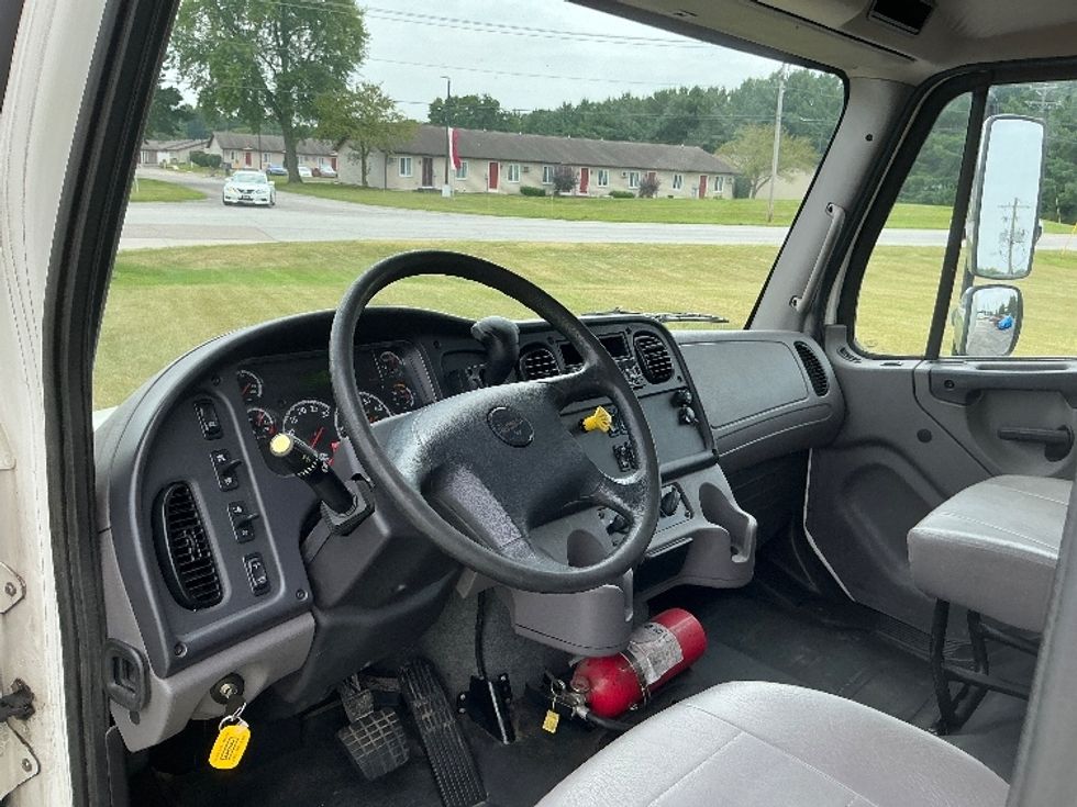Medium Duty Box Truck-Light and Medium Duty Trucks-Freightliner-2020-M2-Elkhart-IN-115,435\n\t\tmiles-$ 57,750 - Image 17