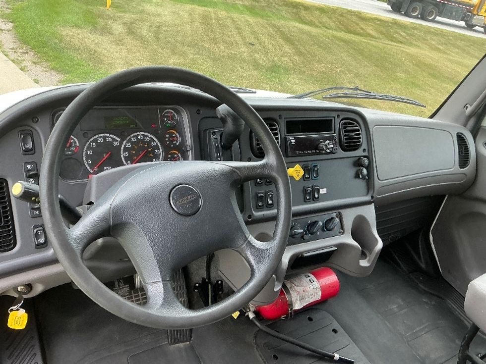 Medium Duty Box Truck-Light and Medium Duty Trucks-Freightliner-2020-M2-Elkhart-IN-115,435\n\t\tmiles-$ 57,750 - Image 18