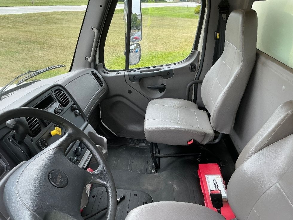 Medium Duty Box Truck-Light and Medium Duty Trucks-Freightliner-2020-M2-Elkhart-IN-115,435\n\t\tmiles-$ 57,750 - Image 19