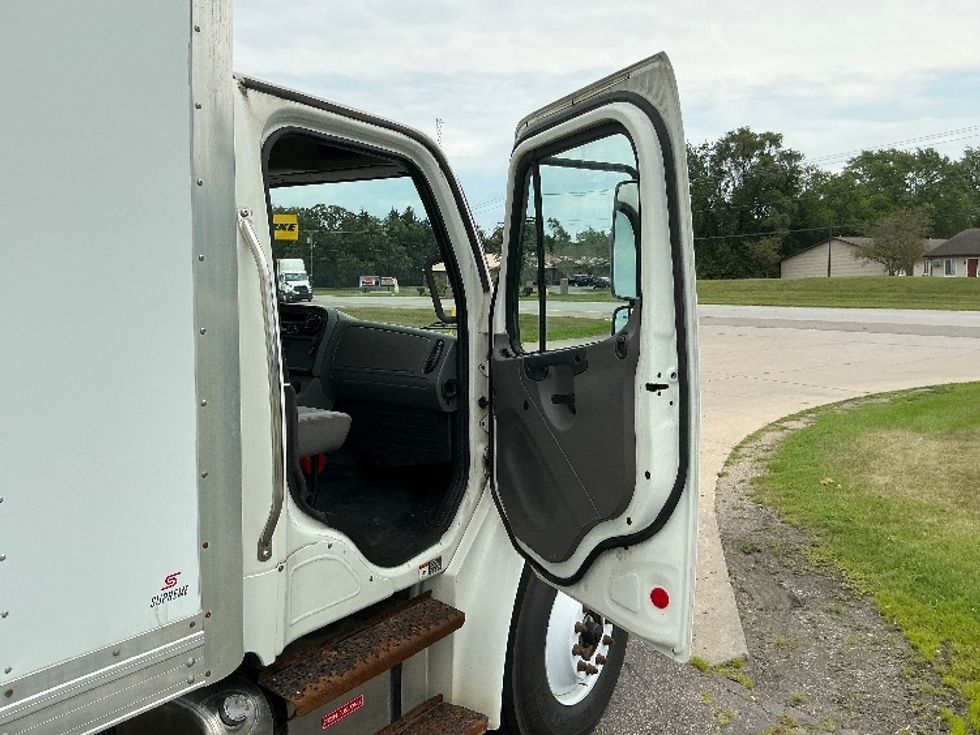 Medium Duty Box Truck-Light and Medium Duty Trucks-Freightliner-2020-M2-Elkhart-IN-115,435\n\t\tmiles-$ 57,750 - Image 20