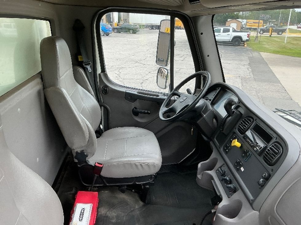 Medium Duty Box Truck-Light and Medium Duty Trucks-Freightliner-2020-M2-Elkhart-IN-115,435\n\t\tmiles-$ 57,750 - Image 22