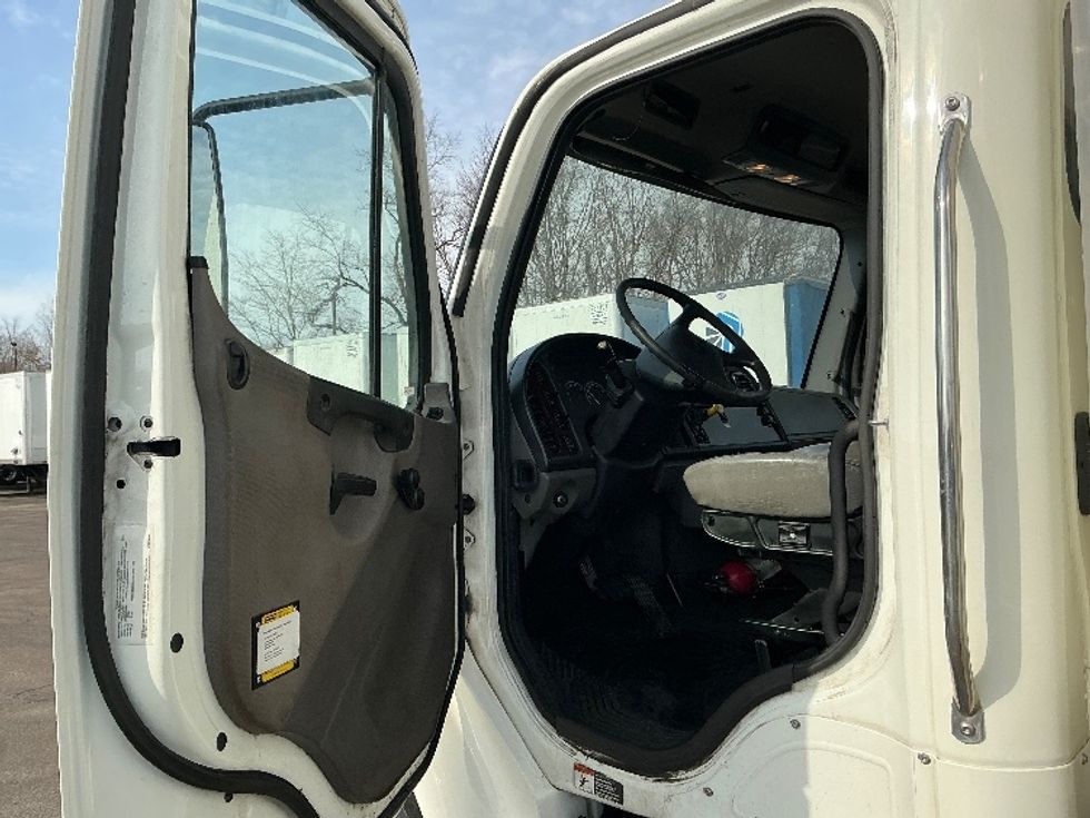 Medium Duty Box Truck-Light and Medium Duty Trucks-Freightliner-2020-M2-Elkhart-IN-172,106\n\t\tmiles-$ 48,750 - Image 15