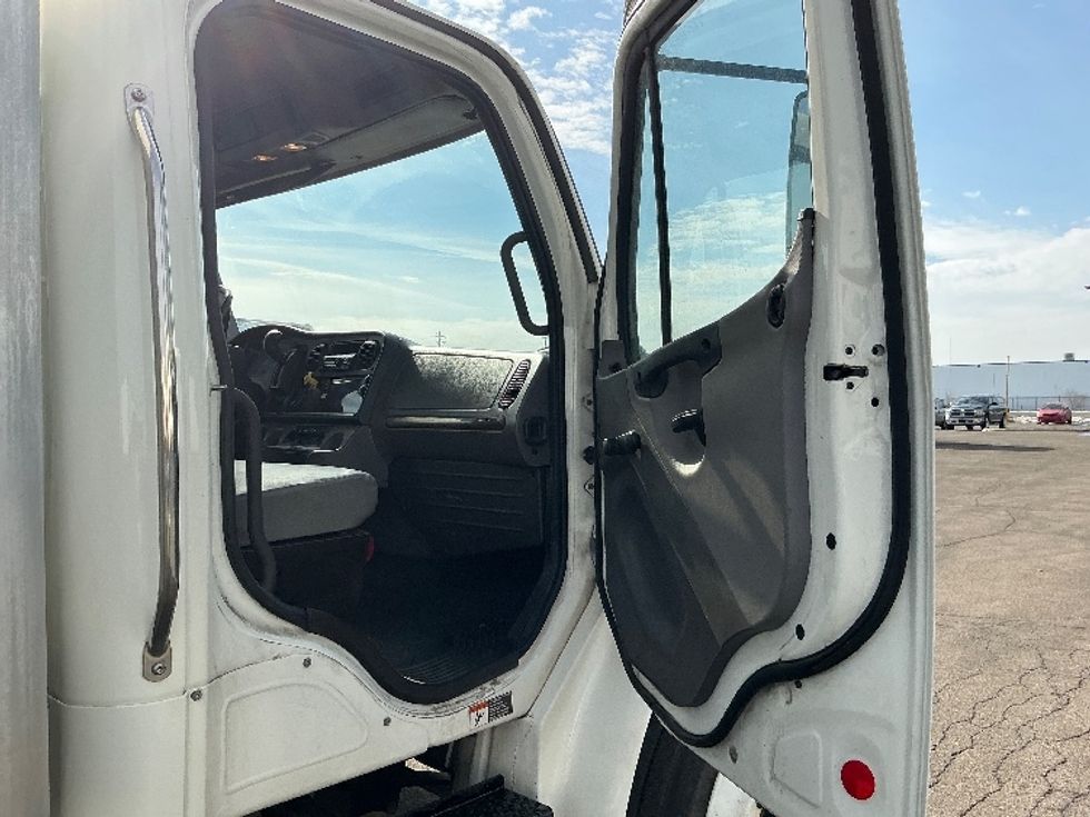 Medium Duty Box Truck-Light and Medium Duty Trucks-Freightliner-2020-M2-Elkhart-IN-172,106\n\t\tmiles-$ 48,750 - Image 19