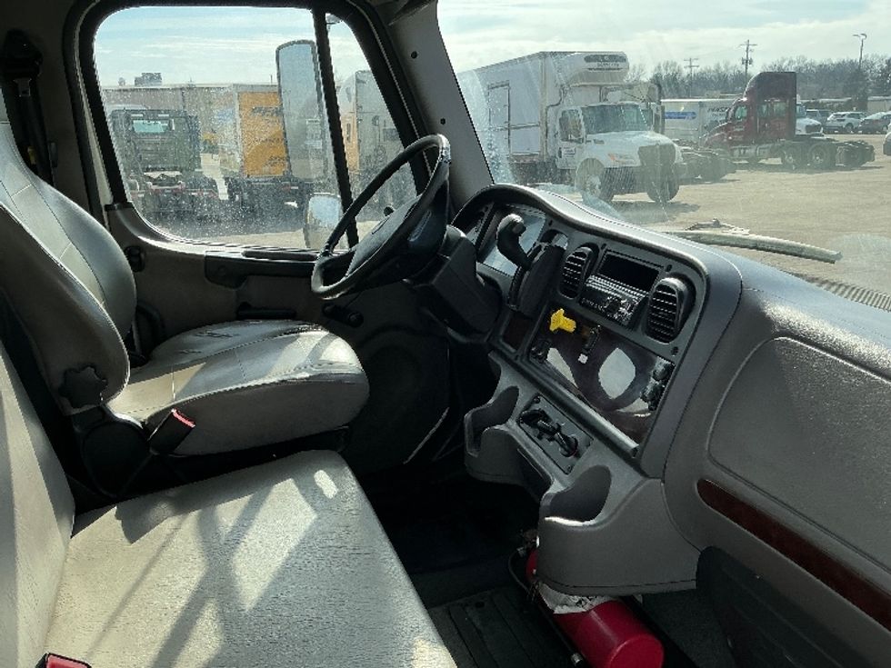 Medium Duty Box Truck-Light and Medium Duty Trucks-Freightliner-2020-M2-Elkhart-IN-172,106\n\t\tmiles-$ 48,750 - Image 21