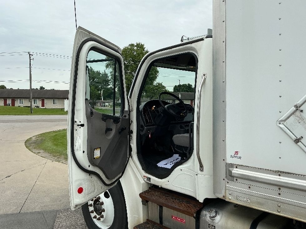 Medium Duty Box Truck-Light and Medium Duty Trucks-Freightliner-2020-M2-Elkhart-IN-217,138\n\t\tmiles-$ 35,750 - Image 16