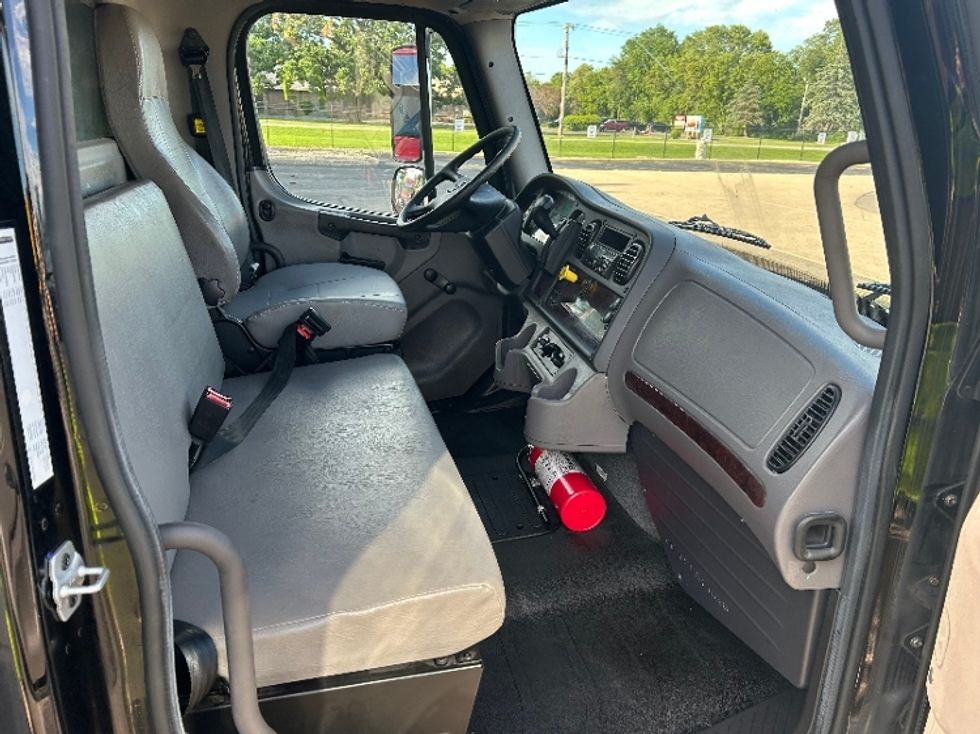 Medium Duty Box Truck-Light and Medium Duty Trucks-Freightliner-2020-M2-Elkhart-IN-230,903\n\t\tmiles-$ 43,750 - Image 22