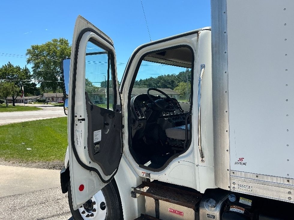 Medium Duty Box Truck-Light and Medium Duty Trucks-Freightliner-2020-M2-Elkhart-IN-58,370\n\t\tmiles-$ 62,250 - Image 16