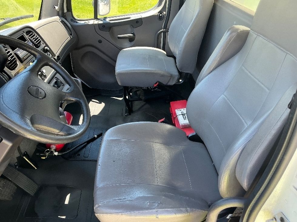 Medium Duty Box Truck-Light and Medium Duty Trucks-Freightliner-2020-M2-Elkhart-IN-58,370\n\t\tmiles-$ 62,250 - Image 19