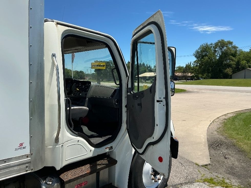 Medium Duty Box Truck-Light and Medium Duty Trucks-Freightliner-2020-M2-Elkhart-IN-58,370\n\t\tmiles-$ 62,250 - Image 20