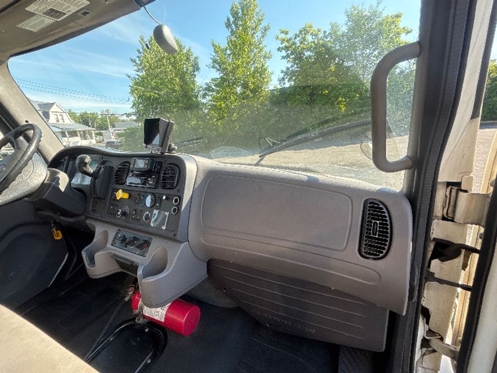 Medium Duty Box Truck-Light and Medium Duty Trucks-Freightliner-2020-M2-Elmsford-NY-109,797\n\t\tmiles-$ 59,250 - Image 21