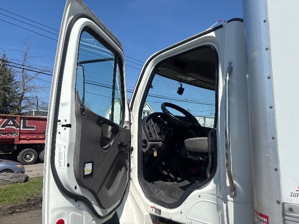 Medium Duty Box Truck-Light and Medium Duty Trucks-Freightliner-2020-M2-Elmsford-NY-303,717\n\t\tmiles-$ 26,000 - Image 16