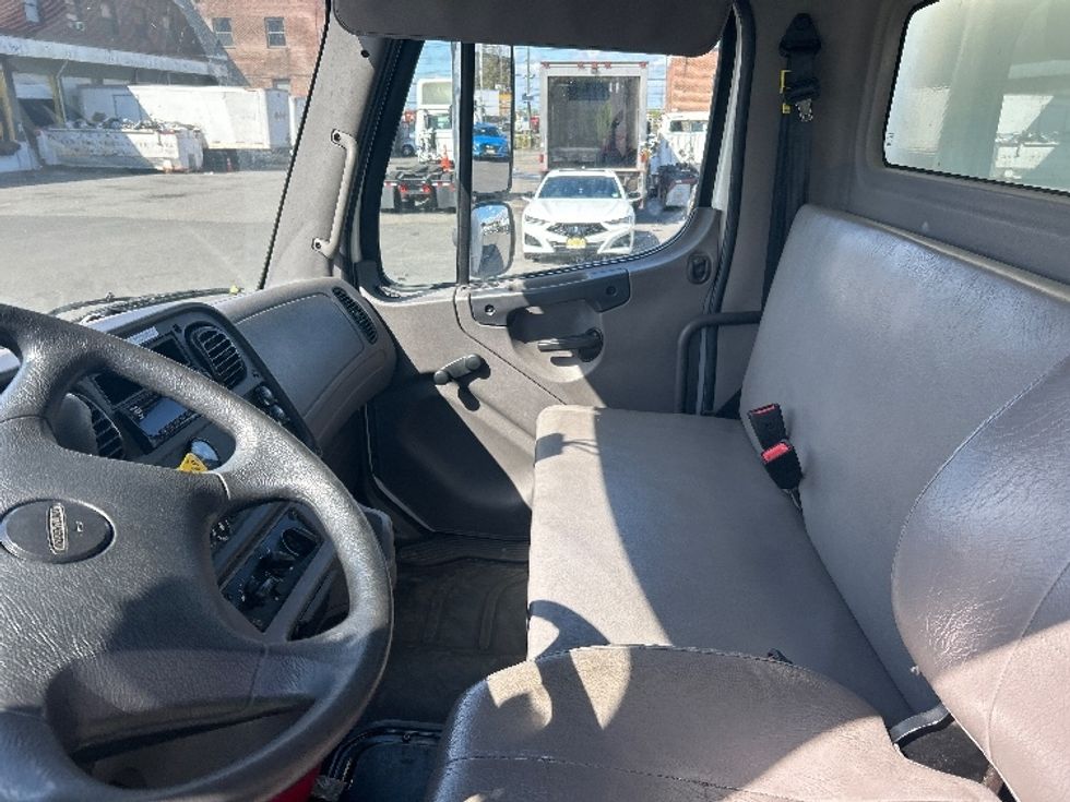 Medium Duty Box Truck-Light and Medium Duty Trucks-Freightliner-2020-M2-Elmsford-NY-303,717\n\t\tmiles-$ 26,000 - Image 19