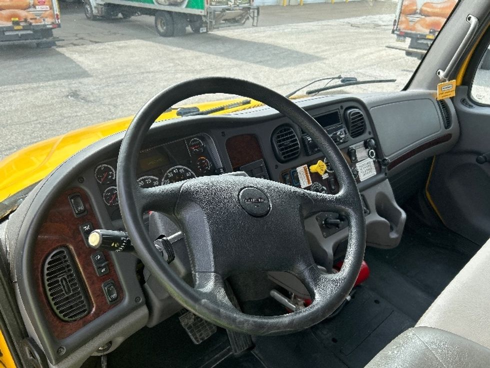 Medium Duty Box Truck-Light and Medium Duty Trucks-Freightliner-2020-M2-Erie-PA-184,128\n\t\tmiles-$ 42,500 - Image 17