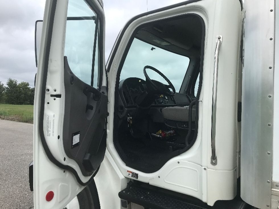 Medium Duty Box Truck-Light and Medium Duty Trucks-Freightliner-2020-M2-Evansville-IN-142,400\n\t\tmiles-$ 58,250 - Image 16