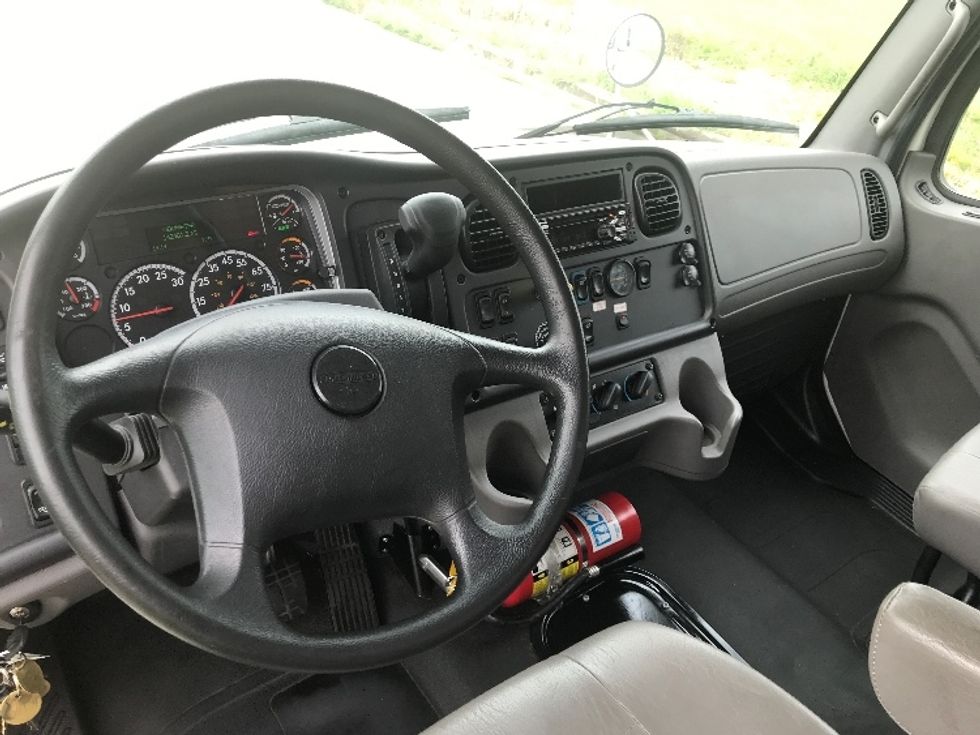 Medium Duty Box Truck-Light and Medium Duty Trucks-Freightliner-2020-M2-Evansville-IN-142,400\n\t\tmiles-$ 58,250 - Image 17