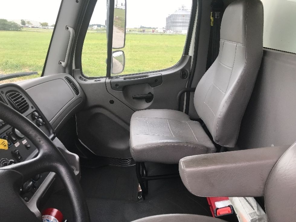 Medium Duty Box Truck-Light and Medium Duty Trucks-Freightliner-2020-M2-Evansville-IN-142,400\n\t\tmiles-$ 58,250 - Image 19