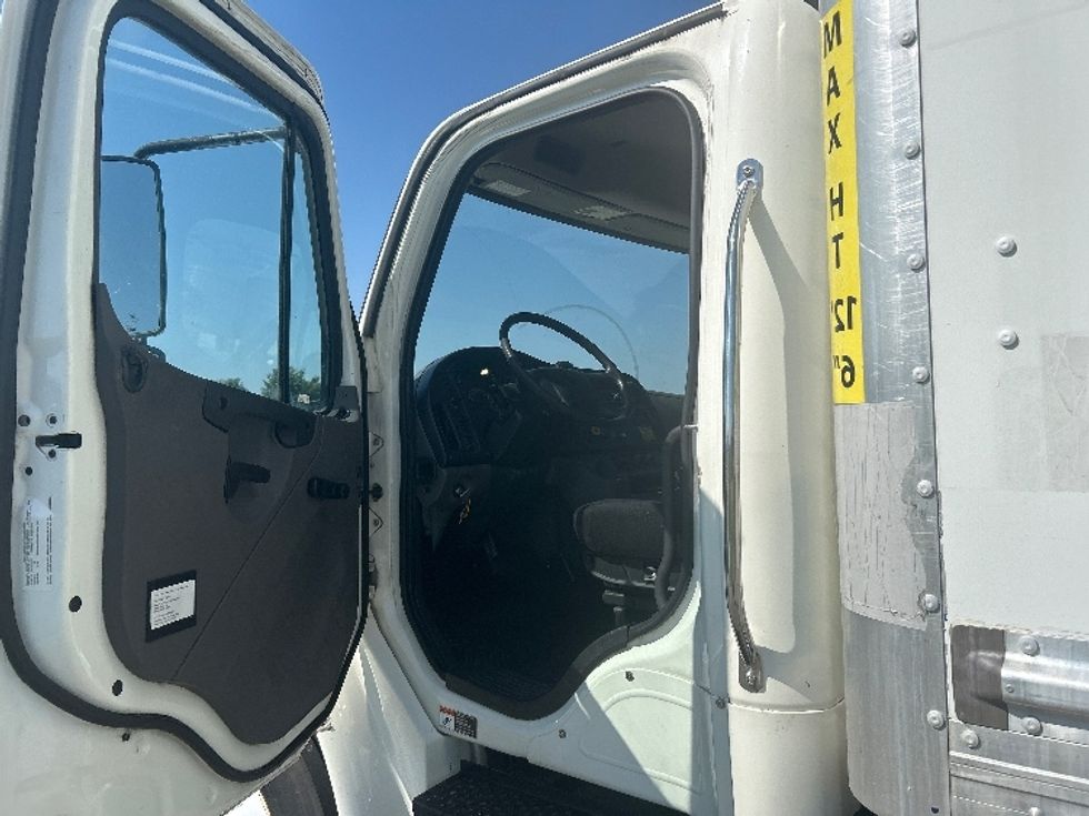 Medium Duty Box Truck-Light and Medium Duty Trucks-Freightliner-2020-M2-Evansville-IN-209,451\n\t\tmiles-$ 48,750 - Image 16