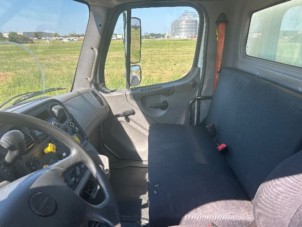 Medium Duty Box Truck-Light and Medium Duty Trucks-Freightliner-2020-M2-Evansville-IN-209,451\n\t\tmiles-$ 48,750 - Image 19