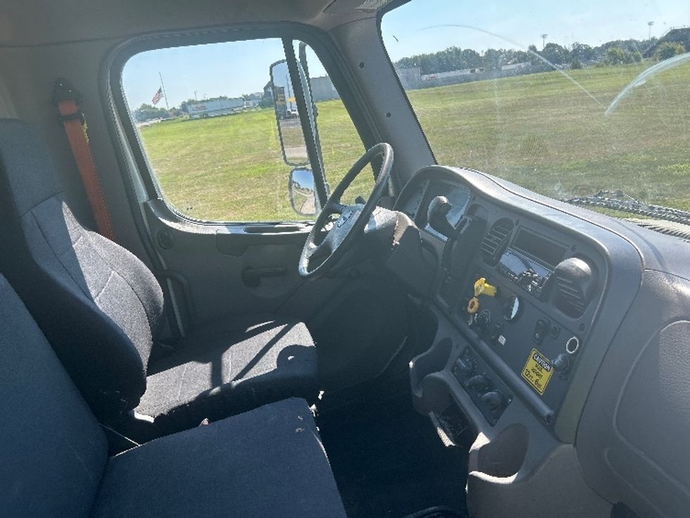 Medium Duty Box Truck-Light and Medium Duty Trucks-Freightliner-2020-M2-Evansville-IN-209,451\n\t\tmiles-$ 48,750 - Image 22