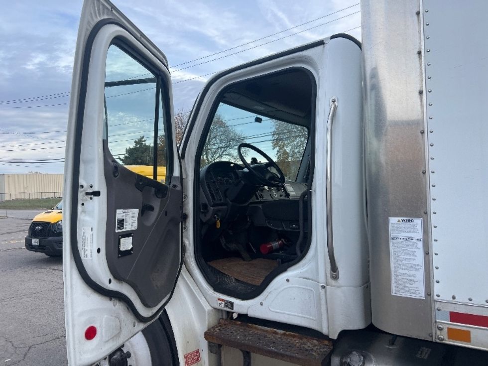 Medium Duty Box Truck-Light and Medium Duty Trucks-Freightliner-2020-M2-Flower Mound-TX-209,800\n\t\tmiles-$ 52,750 - Image 16